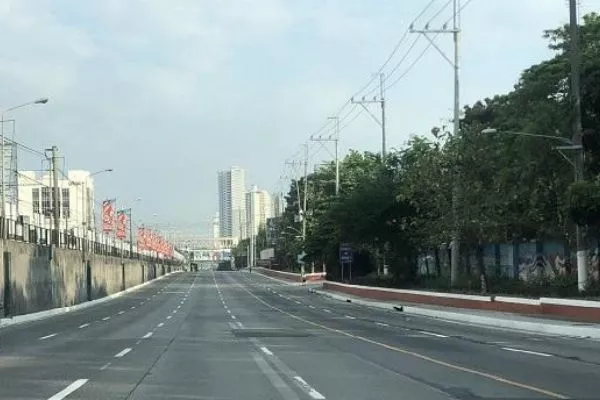 A picture of EDSA empty amidst the covid-19 outbreak