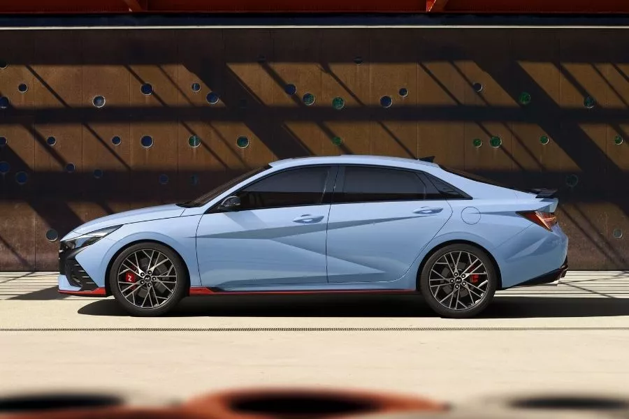 A picture of the side of the Elantra N