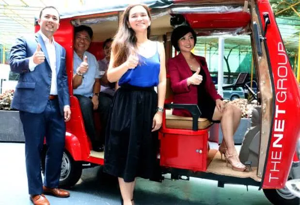 passengers using e-shuttles in BGC