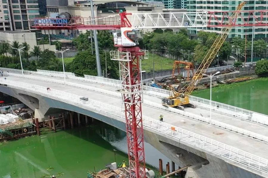 A picture of the Estrella-Pantaleon Bridge