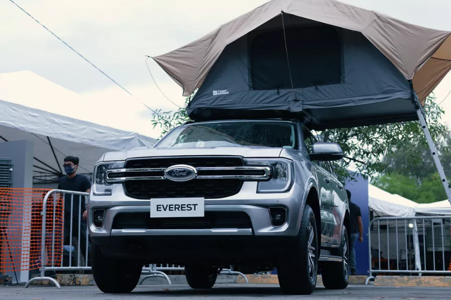 A picture of the 2023 Ford Everest equipped with a rooftop tent