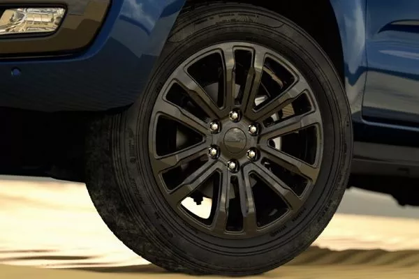 Ford Everest Sport wheel and tire