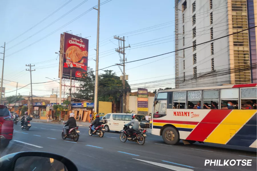 Another picture of the exclusive motorcycle lane