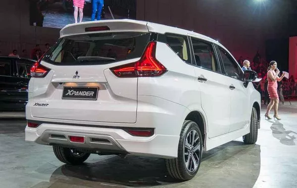 Mitsubishi Expander 2018 angular rear