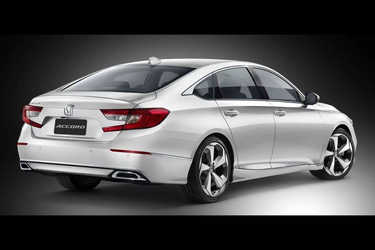 A picture of the rear of the Honda Accord