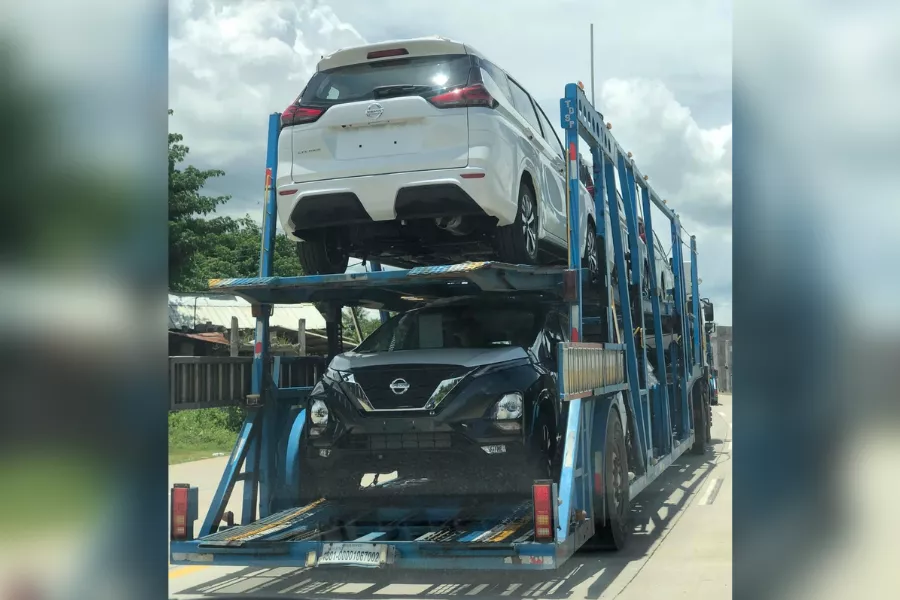 A picture of a truck carrying Nissan Livina units