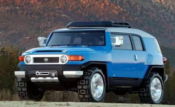 Angular front of a blue FJ Cruiser