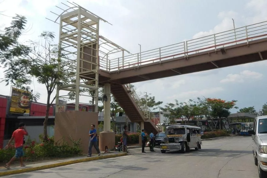 A picture of a footbridge