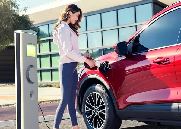 Ford Escape 2020 hybrid model