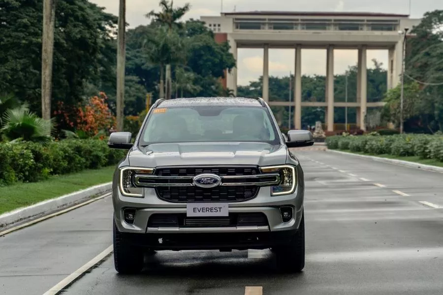 Ford Everest front view