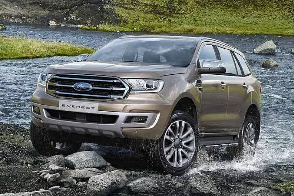 A picture of a Ford Everest after crossing a river