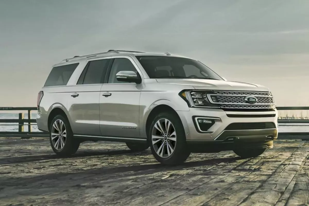 2021 Ford Expedition front view