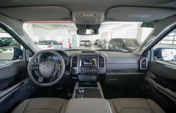 Ford Expedition EL 2018 dashboard area
