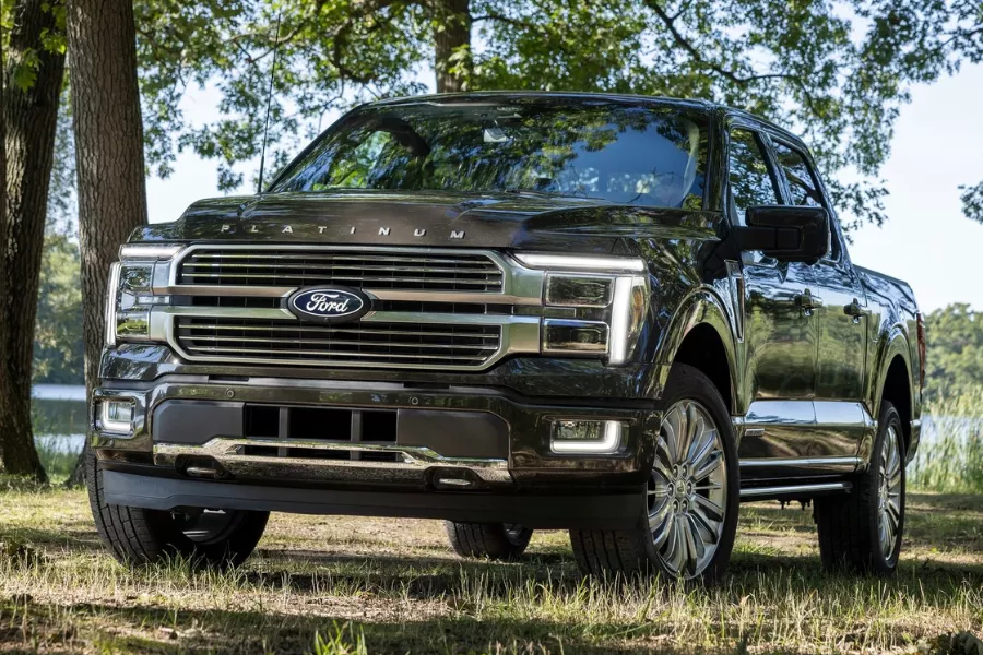 Ford F-150 front view