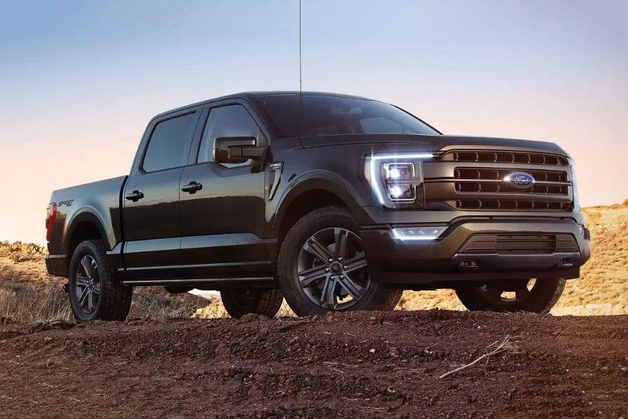 Ford F-150 front view