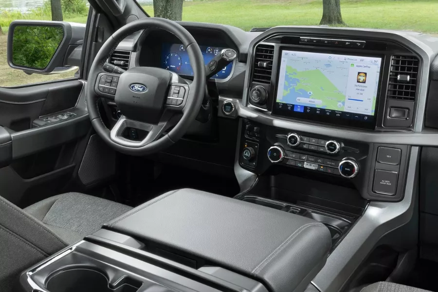 The driving is made more immersive with new amenities such as a HUD Ford F-150 interior view