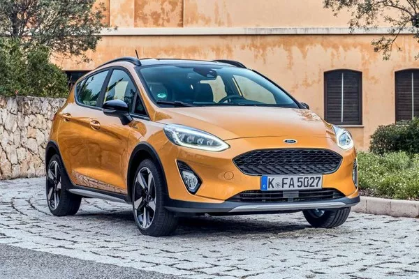 Ford Fiesta Active 2018 angular front 