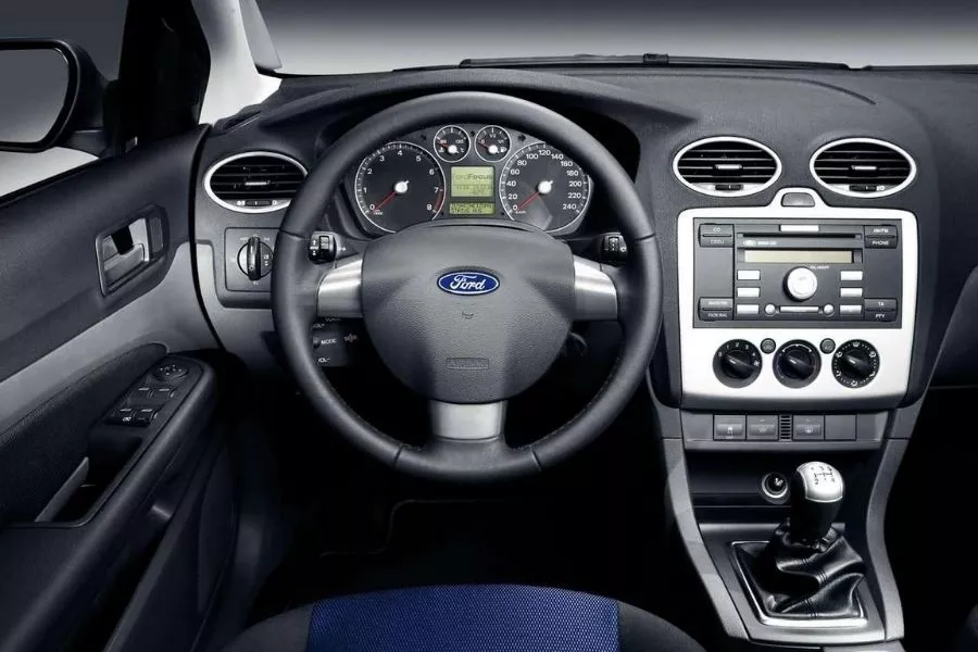 A picture of the Ford Focus 2.0's interior.