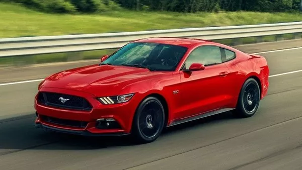 Ford Mustang 2018 on the road
