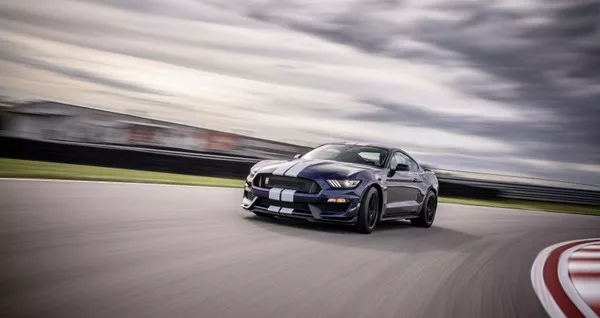 Ford Mustang Shelby GT350 2019 on the road