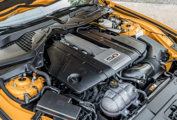 The sports car is propelled by 2.3L EcoBoost and 5.0L V8 engines Ford Mustang 2018 facelift 5.0 V8 engine