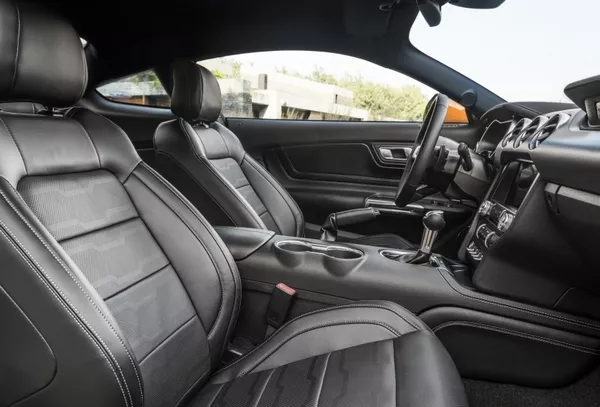 Interior-wise, the Mustang’s cabin exudes a more premium feel and look Ford Mustang 2018 facelift interior