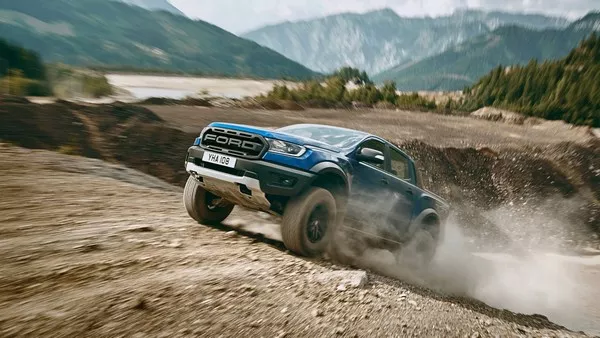 Ford Ranger Raptor 2019 on the road