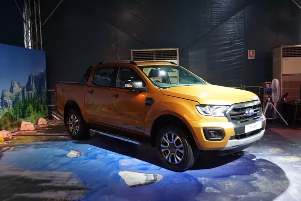 angular font of the Ford Ranger 2019