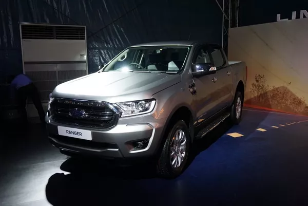 angular font of the Ford Ranger 2019