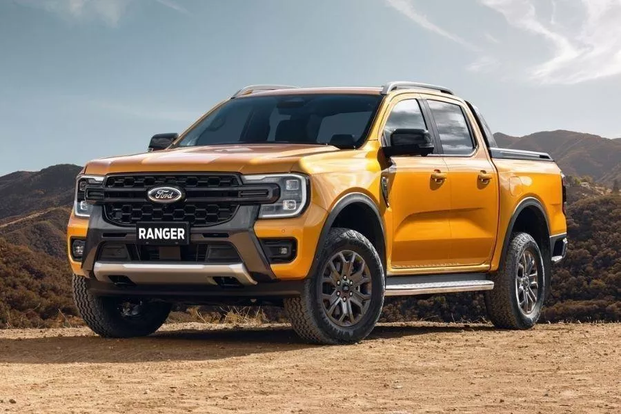 A picture of the 2022 Ford Ranger parked in the desert.