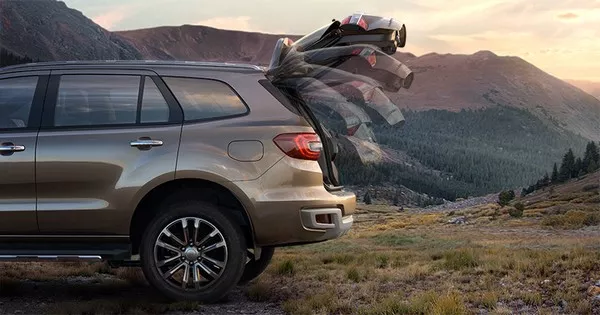 Ford Everest 2019's tailgate opening