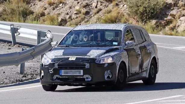 Spy photo of the Ford Focus 2018 on the road