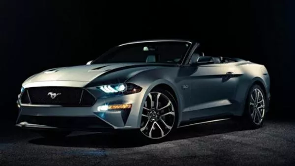 Ford Mustang 2018 convertible angular front