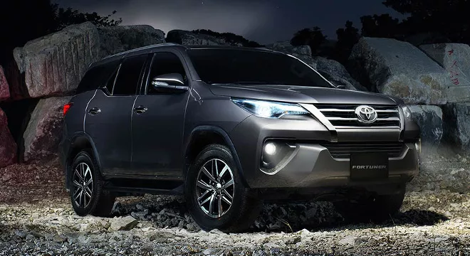 A grey Toyota Fortuner 2G MT angular front view