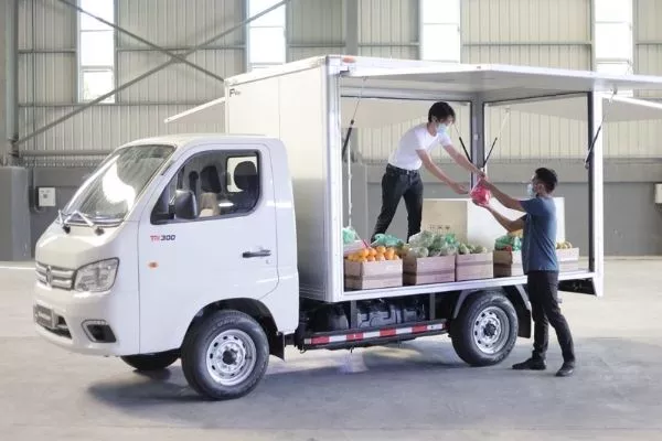 Foton Gratour TM300 Wing Van front view