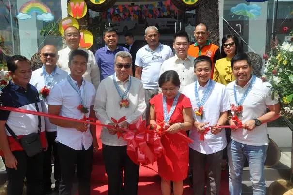 People cutting ribbon at grand opening ceremony of Foton in Camarines Sur