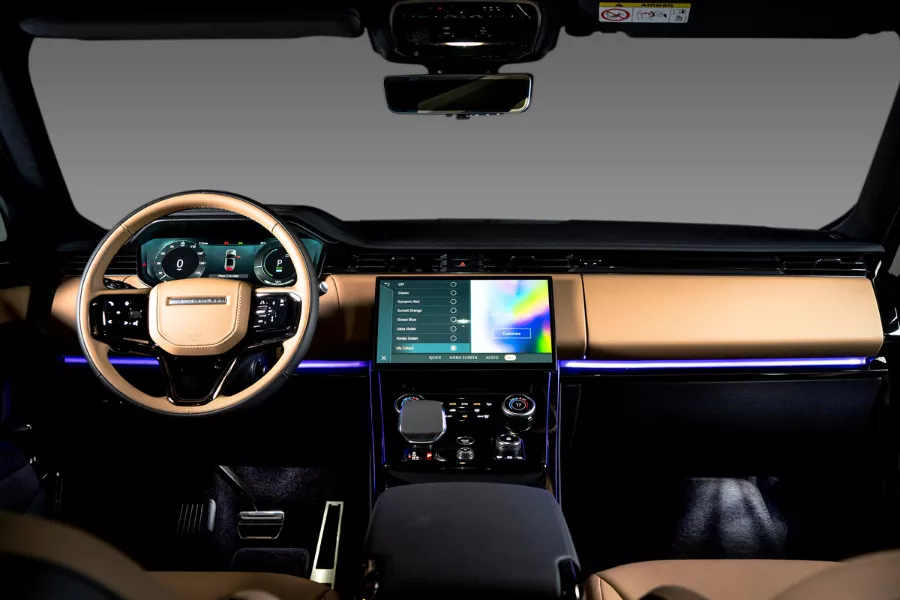 The 2023 Range Rover Sport's front cabin