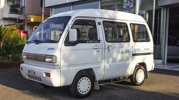 Suzuki Every Joypop Turbo on the Road