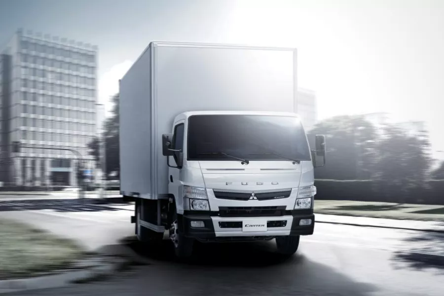 Fuso Canter truck front view