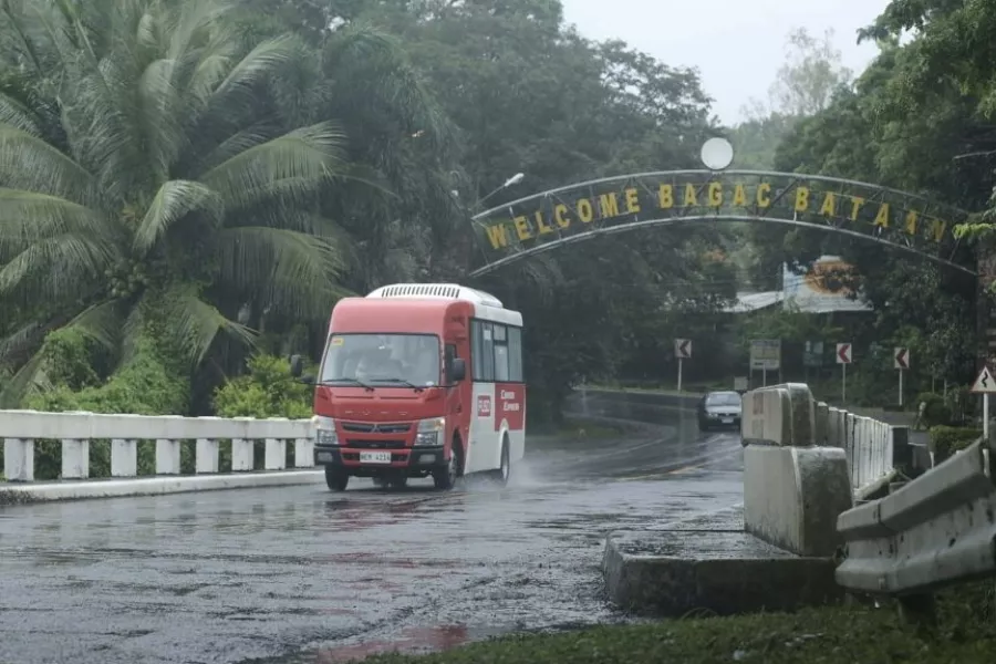 Canter Express Modern PUV (Class 3) front view
