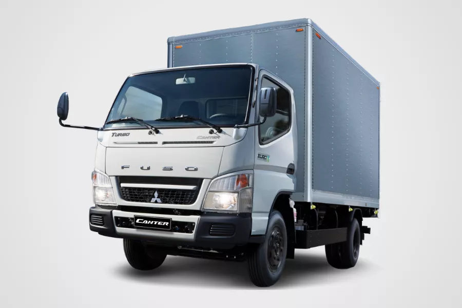 Fuso Canter FE71 front view