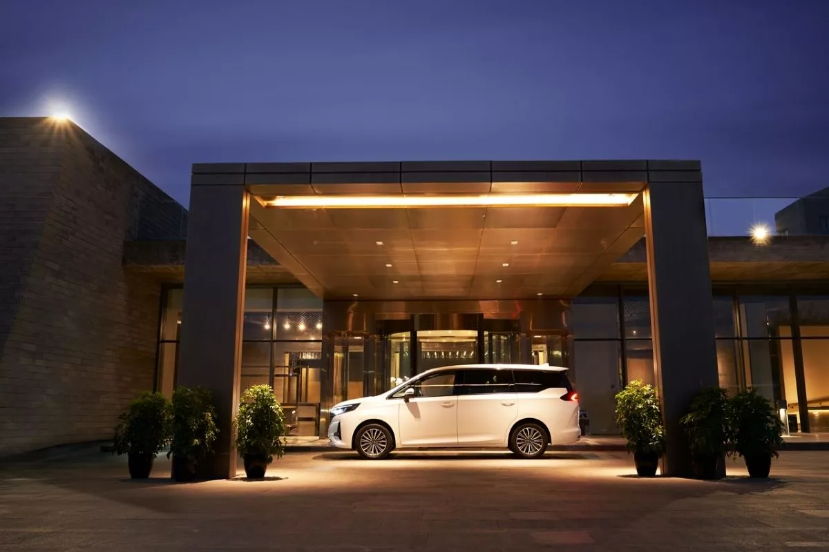 A great design from bumper to bumper GAC GN6 side view