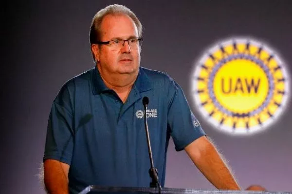 A picture of former UAW president Gary Jones