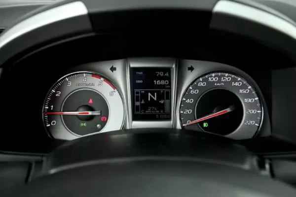 Gauge of the Isuzu MU-X