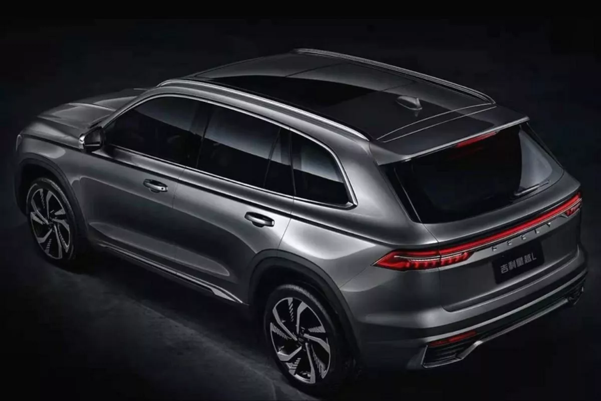 A picture of the rear of the Geely Xingyue L