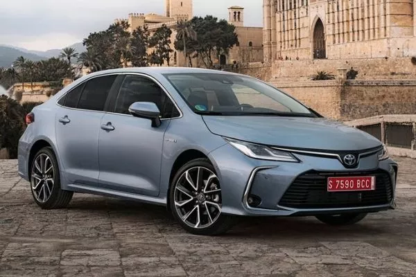 Japanese versions of the twelfth-generation Corolla come with all-wheel-drive Gen 12 Toyota Corolla