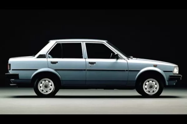 The fourth-generation model introduced a diesel option for the first time Gen 4 Toyota Corolla