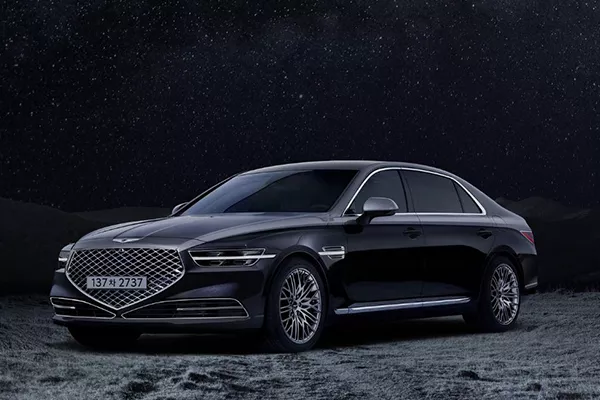 A picture of the G90 Stardust Edition under a star lit night