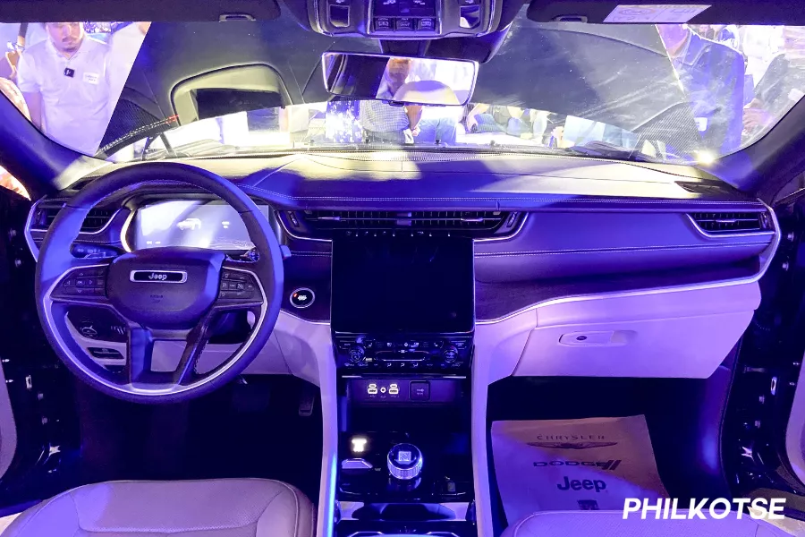 2023 Grand Cherokee's cockpit