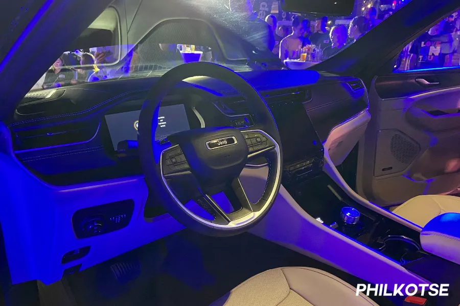 Grand Cherokee's front cabin